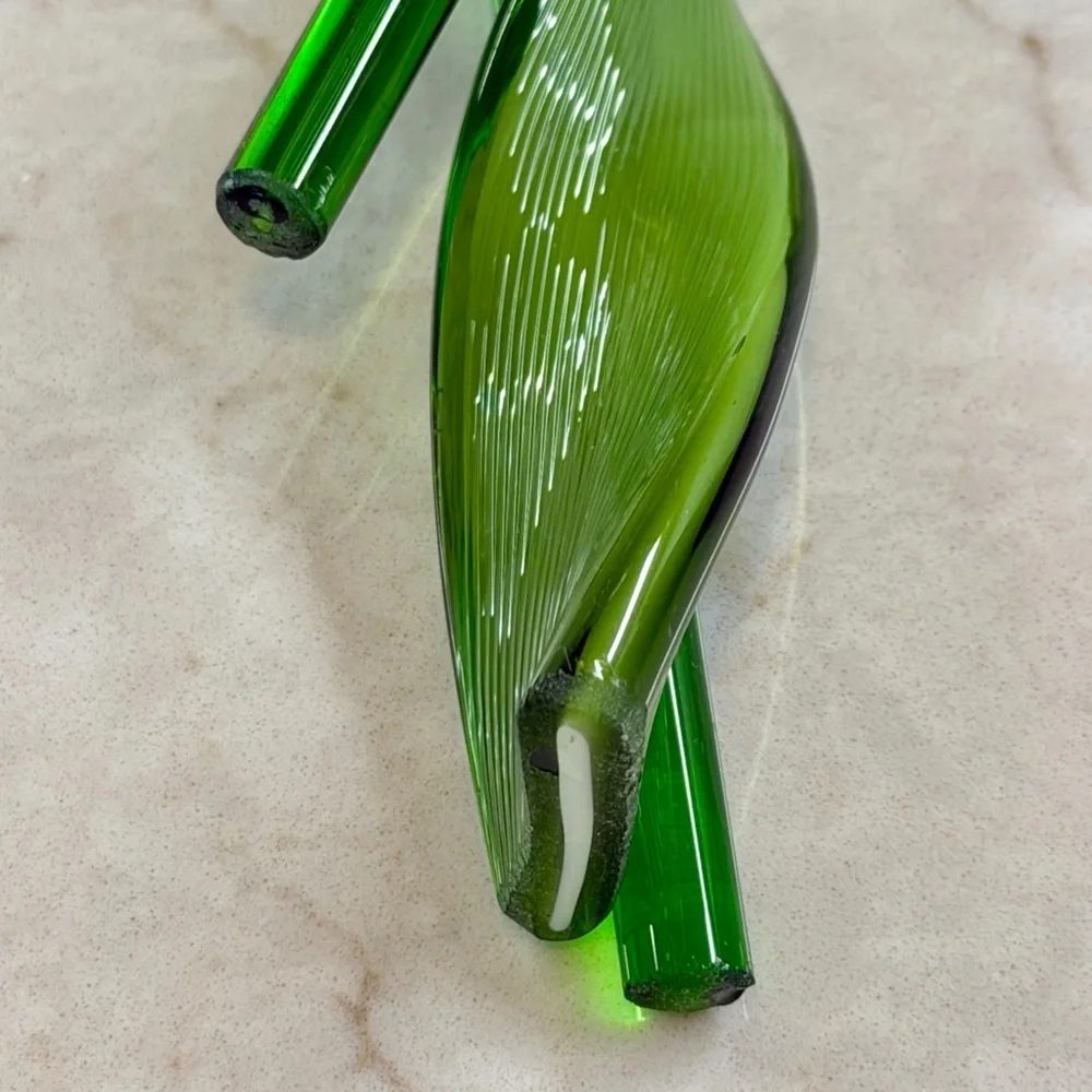 BEAUTIFUL, VINTAGE, HAND-BLOWN LAMPWORKED GLASS FLOWERS.